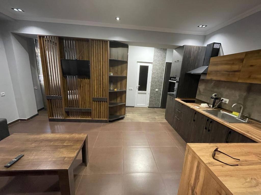 One Central Apartment Ереван Екстериор снимка