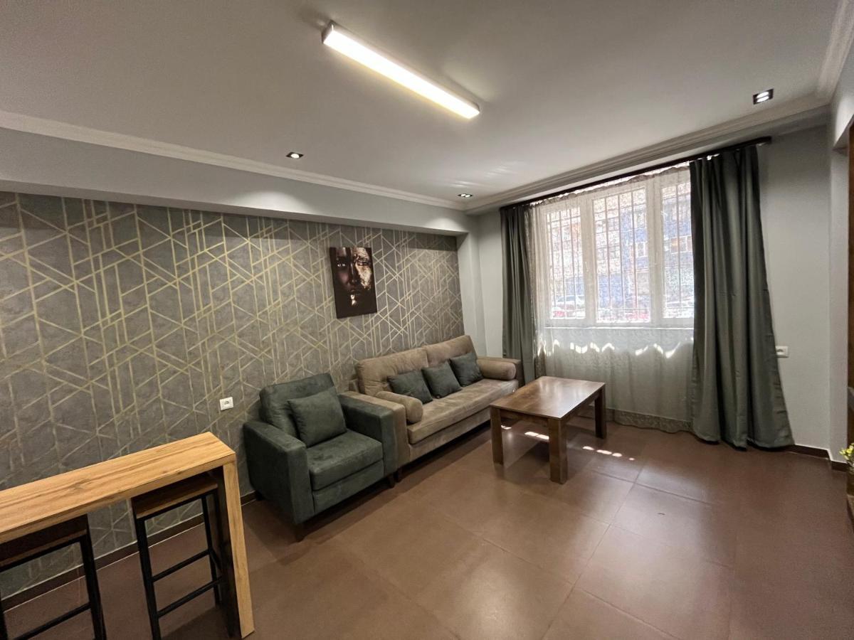 One Central Apartment Ереван Екстериор снимка